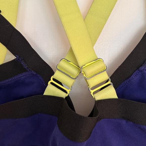 Community Sports Bra from Aritzia in Lime Green, Navy & Black - Picture 8 of 10